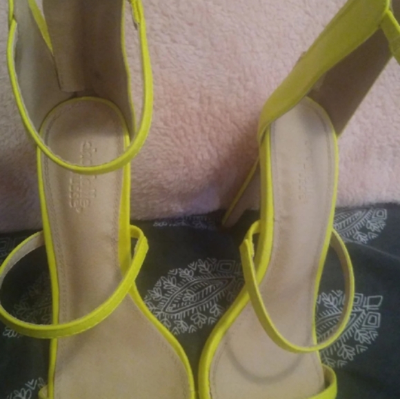 Heels - Picture 2 of 3